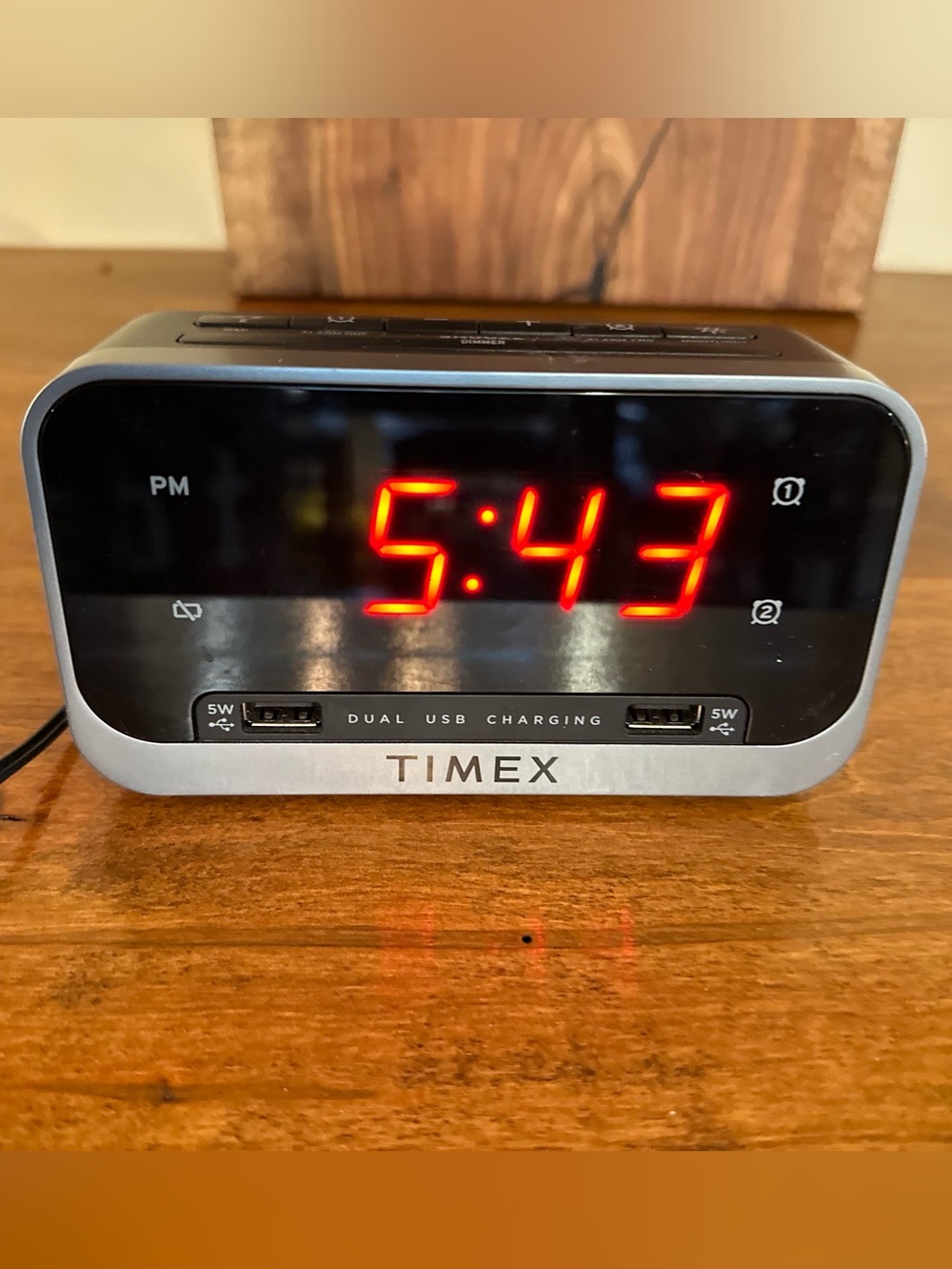 Timex Digital Alarm Clock Dual USB Ports Alarm Night Light T1300 w Night Light